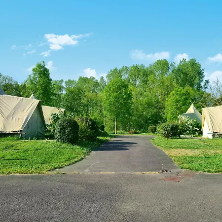 & - Val De Braye مكان تخييم