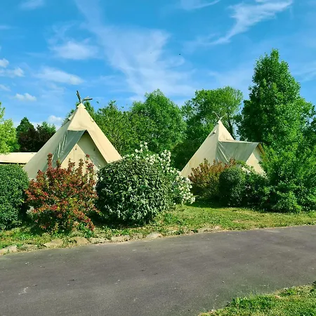 & - Val De Braye Kamp alanı *