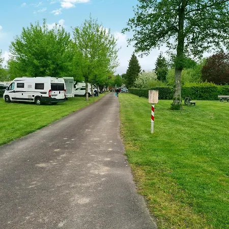 & - Val De Braye مكان تخييم