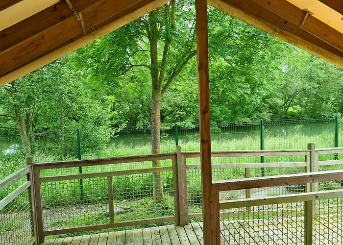 & - Val De Braye 营地 *