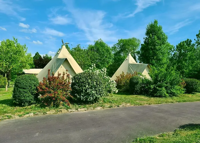 & - Val De Braye 营地 *